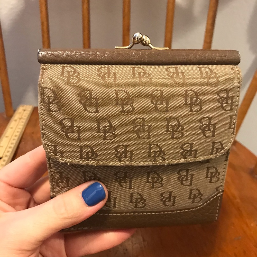 EUC Dooney & Bourke wallet